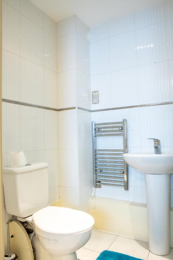 Newly Furnished Appartment Near Train Station ولفرهامبتون المظهر الخارجي الصورة