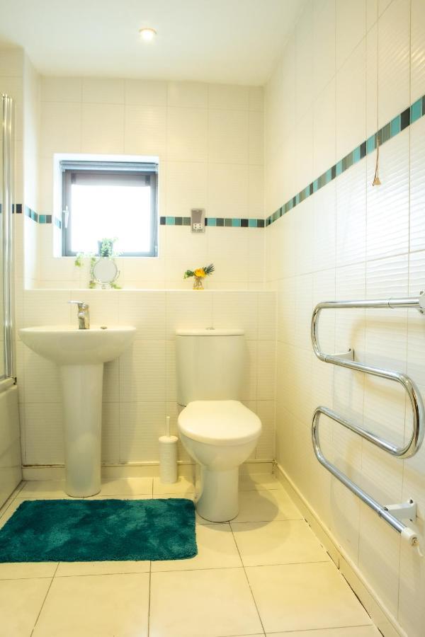 Newly Furnished Appartment Near Train Station ولفرهامبتون المظهر الخارجي الصورة