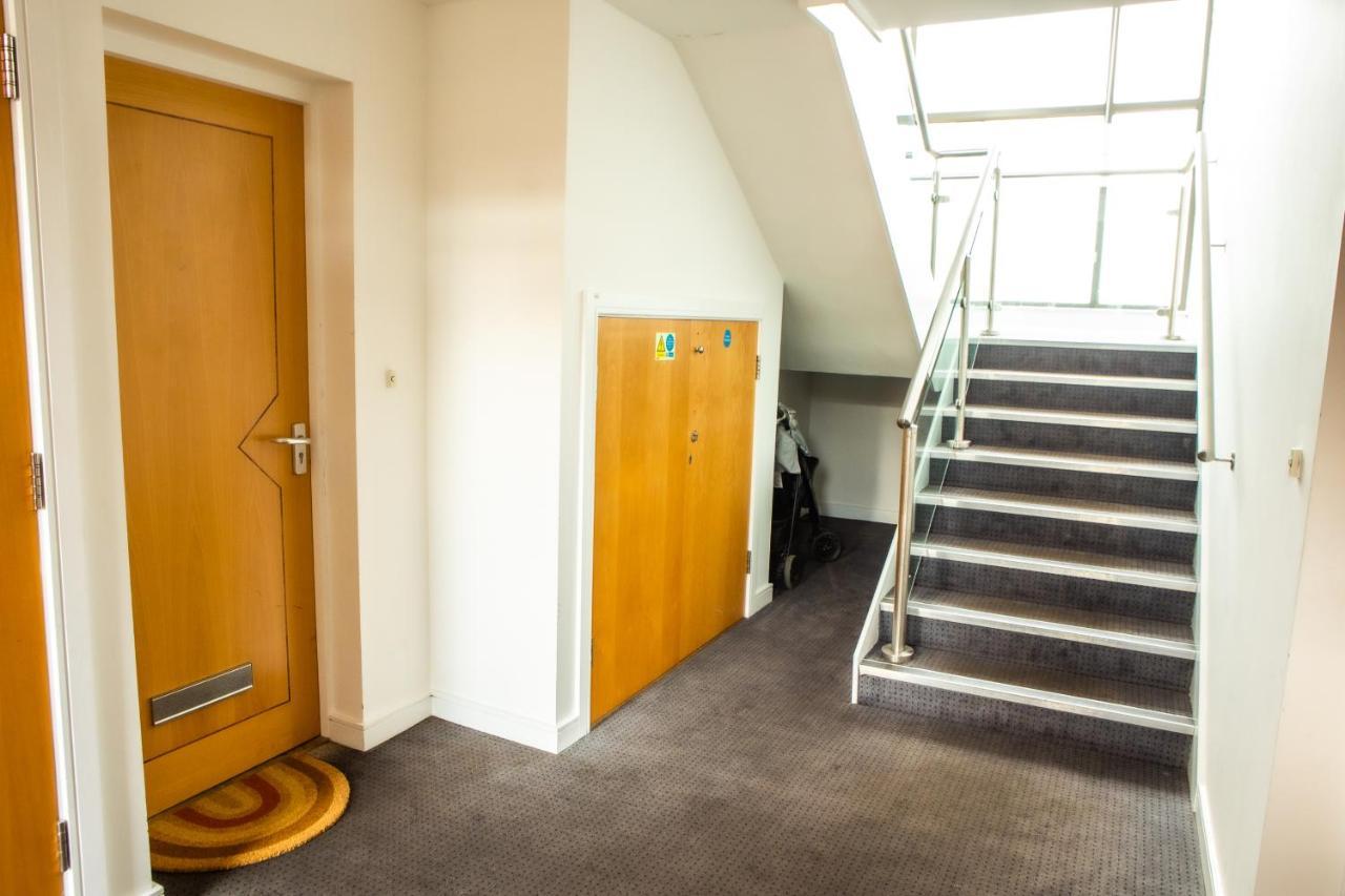 Newly Furnished Appartment Near Train Station ولفرهامبتون المظهر الخارجي الصورة