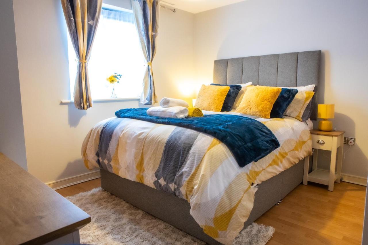 Newly Furnished Appartment Near Train Station ولفرهامبتون المظهر الخارجي الصورة