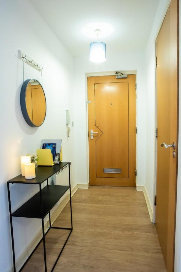 Newly Furnished Appartment Near Train Station ولفرهامبتون المظهر الخارجي الصورة